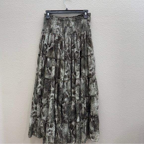 Chaudry Kc Dresses & Skirts - Chaudry Womens Maxi Skirt Small Green Snake Print Lined modest Fall Winter
